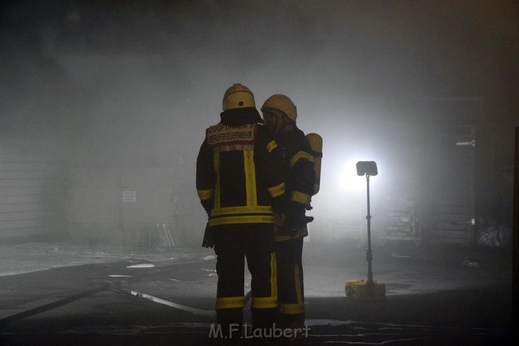 Feuer Papp Presscontainer Koeln Hoehenberg Bochumerstr P137.JPG - Miklos Laubert